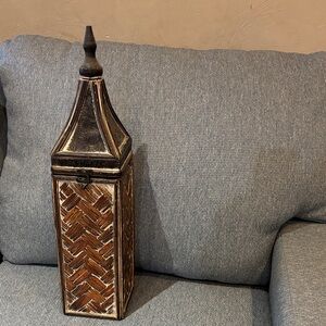 Woven wood decor capsule